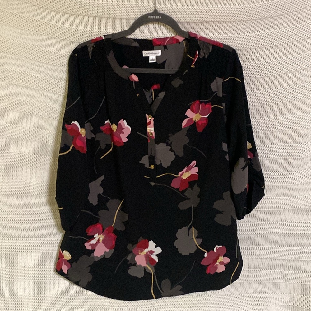 Croft & Barrow Large Top black with gray and pink and maroon flowers